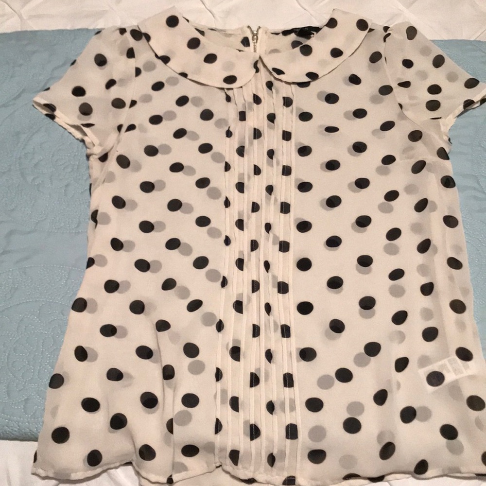 Short sleeve polka dot Forever 21 blouse (Med)